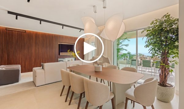 Neue Video - Luxuriöse Wohnung in Altos Reales