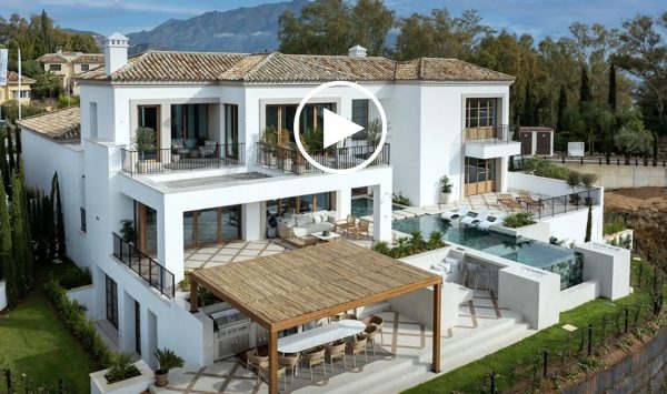 Nuevo Video - Impresionante villa estilo hacienda de 5 dormitorios con vistas panorámicas al mar en La Quinta