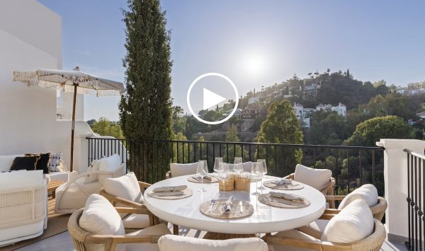 New Video - Beautiful refurbished 4 bedroom frontline golf townhouse in La Quinta
