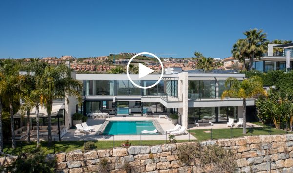 New Video - Prestigious 5-Bedroom Frontline Golf Villa with Stunning Sea Views in La Alquería, Benahavís