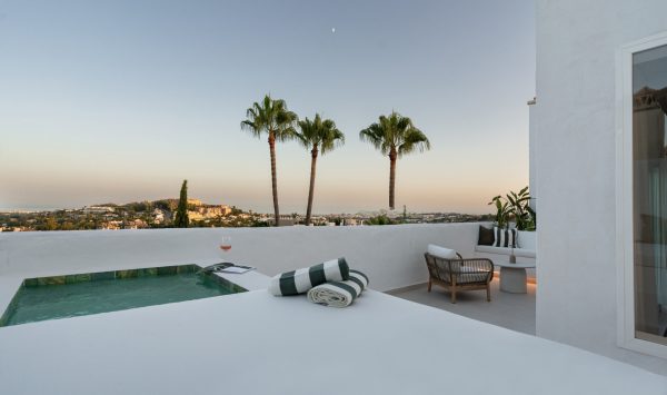 Nouvelle Video - Penthouse Duplex de Luxe avec Vue sur Mer à Nueva Andalucia