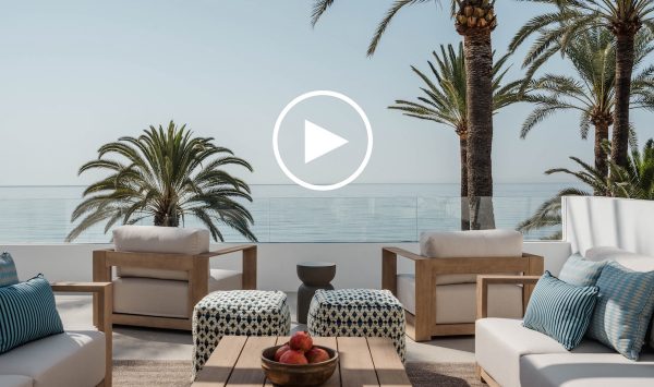 Nouvelle Video - Maison mitoyenne en bord de mer à vendre à Oasis Club, Golden Mile de Marbella