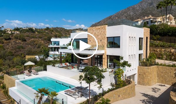 Nouvelle Video - Villa contemporaine à vendre à Marbella Hill Club – Le luxe moderne sur Golden Mile de Marbella